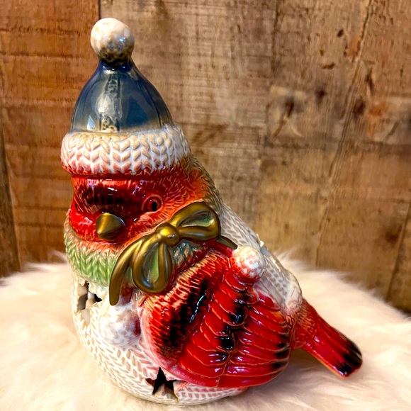 Kirkland’s Ceramic Winter Cardinal - Picture 1 of 5